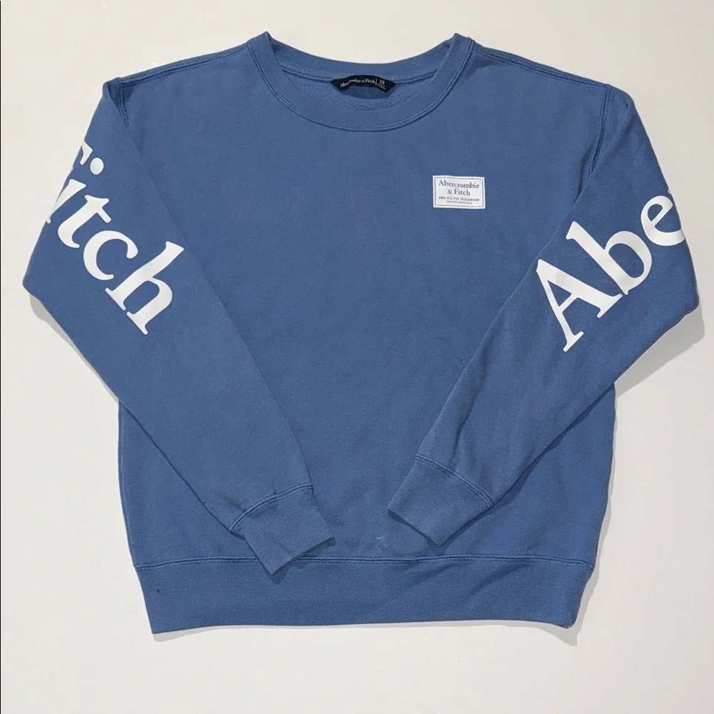 Abercrombie & Fitch l Large White Font Sleeve To Sleeve  sweater Size XS